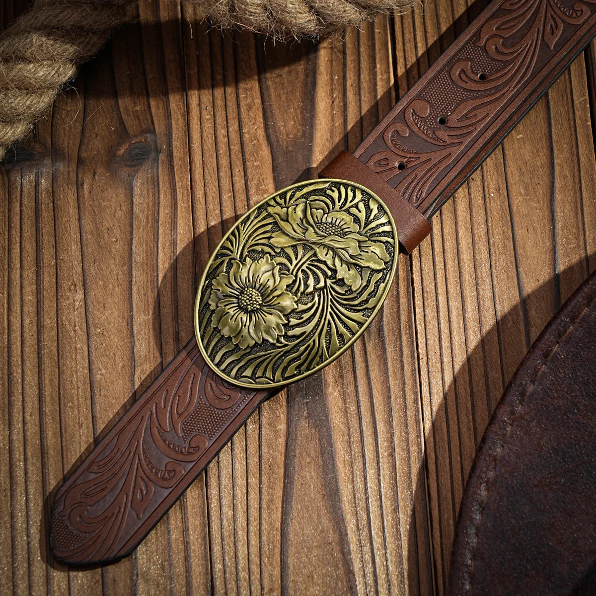 A men's and women's casual retro belt Western style! PU leather belt with metal buckle, suitable for daily work wear