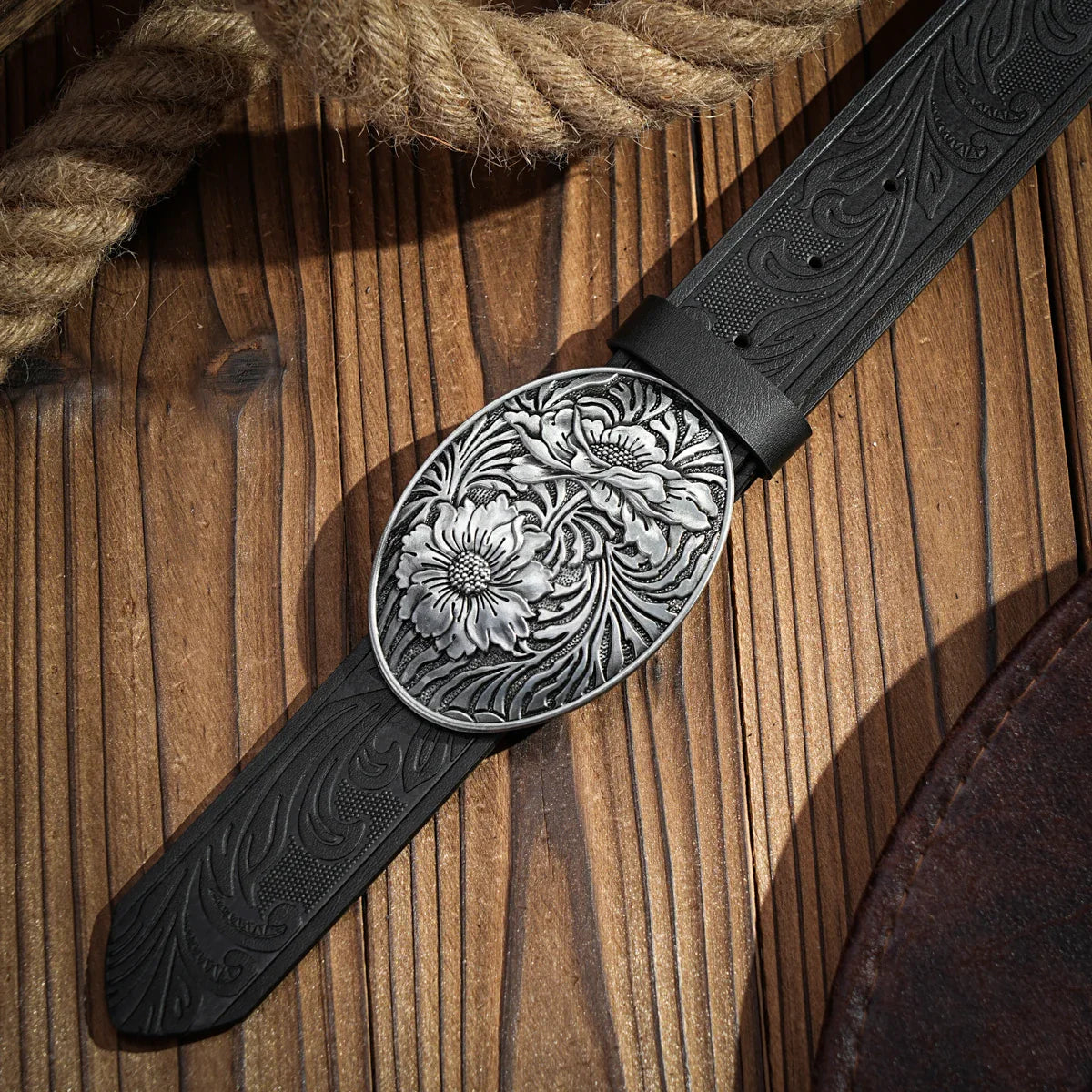 A men's and women's casual retro belt Western style! PU leather belt with metal buckle, suitable for daily work wear