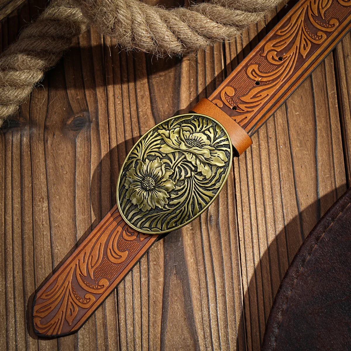A men's and women's casual retro belt Western style! PU leather belt with metal buckle, suitable for daily work wear