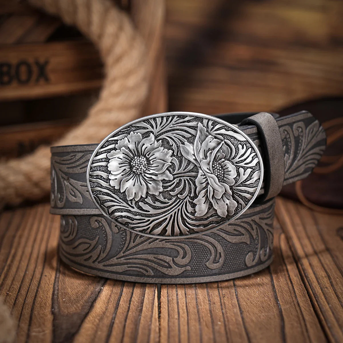 A men's and women's casual retro belt Western style! PU leather belt with metal buckle, suitable for daily work wear