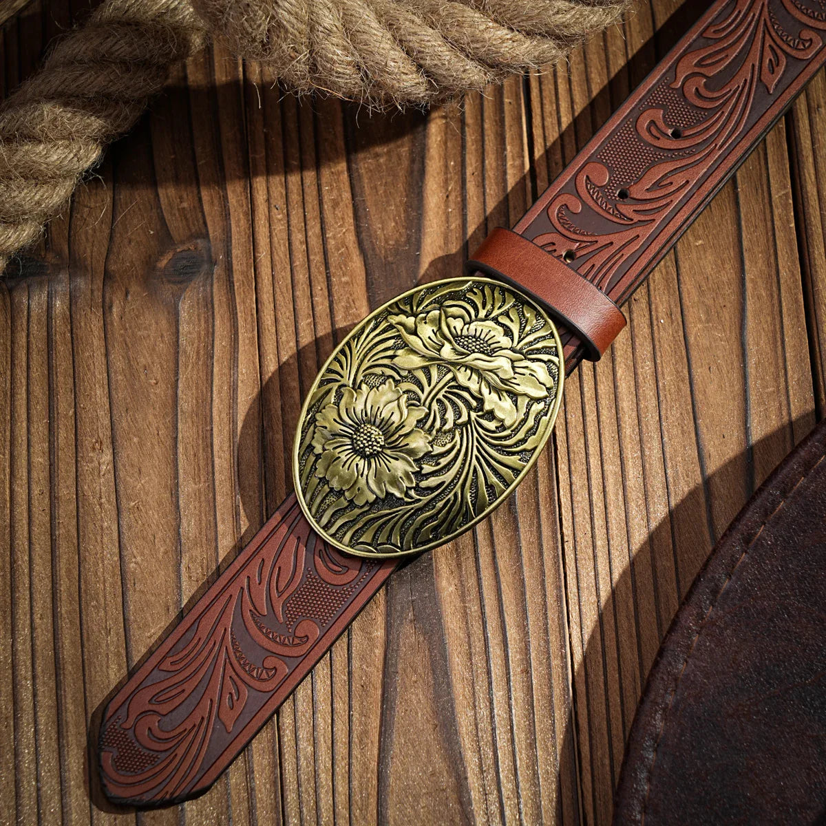 A men's and women's casual retro belt Western style! PU leather belt with metal buckle, suitable for daily work wear