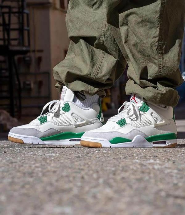 Jordan 4 Retro SB Pine Green Sneakers