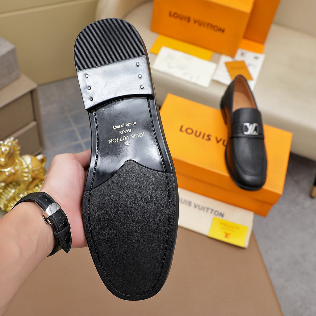 Louis Vuitton Black Textured Hardware Loafers — detail