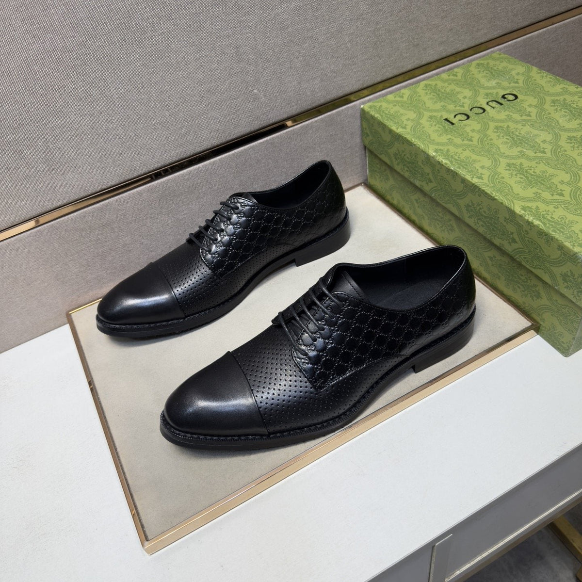 Gucci Black Textured Lace-Up Dress Shoes — front
