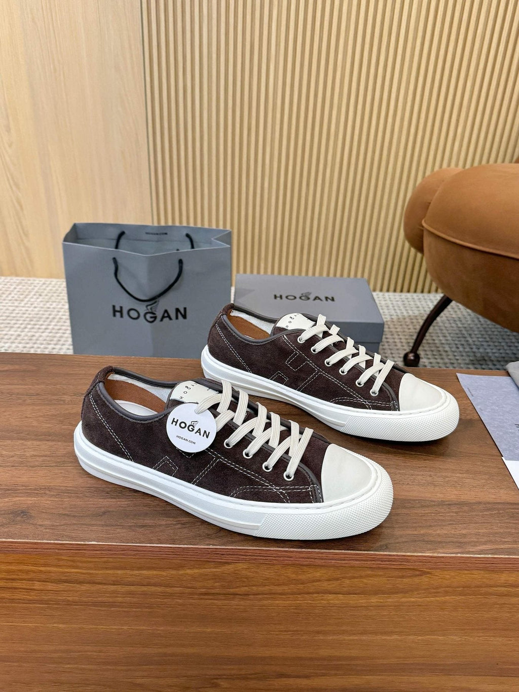 HOGAN H691 Low-Top Sneakers — side