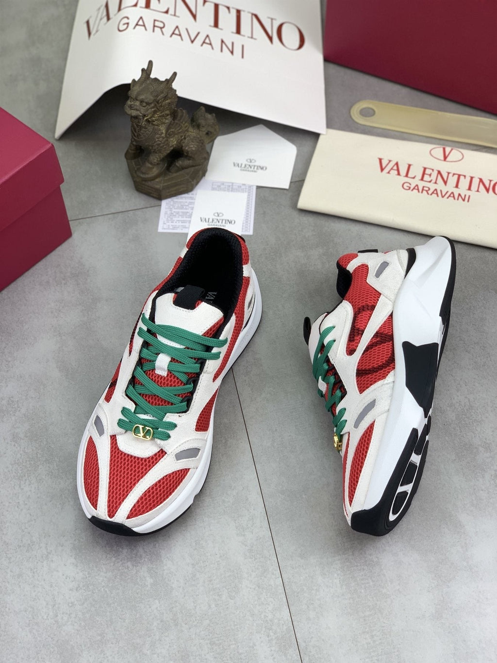 微商相册测试鞋子-Valentino VLogo Mesh Low-Top Sneakers — side